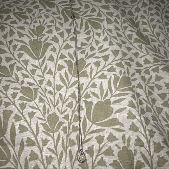 Small pearl on silver plated chain necklace 18 inch - Picture 2 of 7